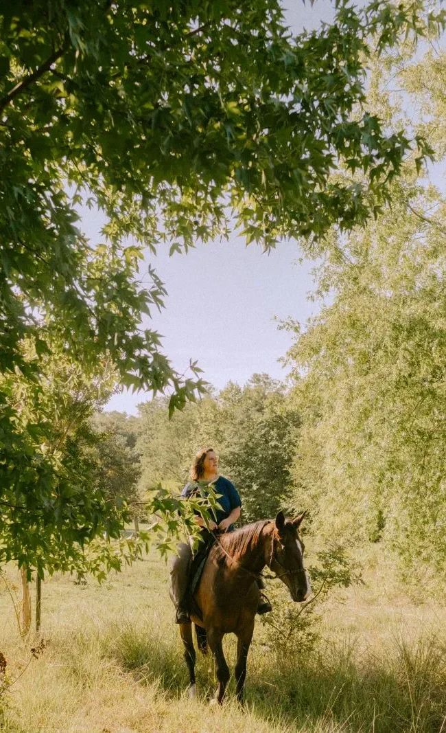 séance photo à cheval dans la forêt à Saint Jean de Marsacq